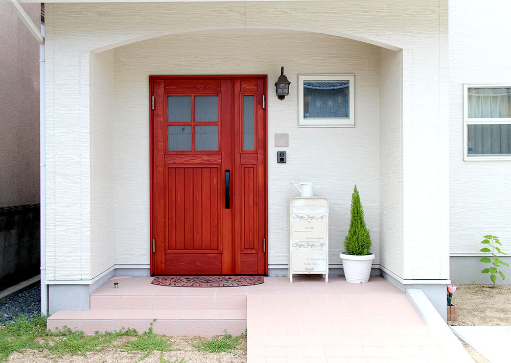ユダ木工ヨーロピアン玄関ドア 可愛い赤い木製玄関ドア