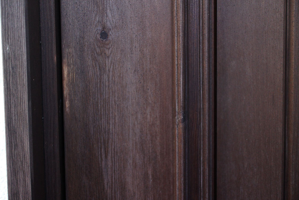 経年変化がわかる部分-木製玄関ドアの状態チェック