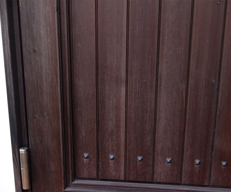 雨がかり等による経年変化がわかる部分-木製玄関ドアの状態チェック