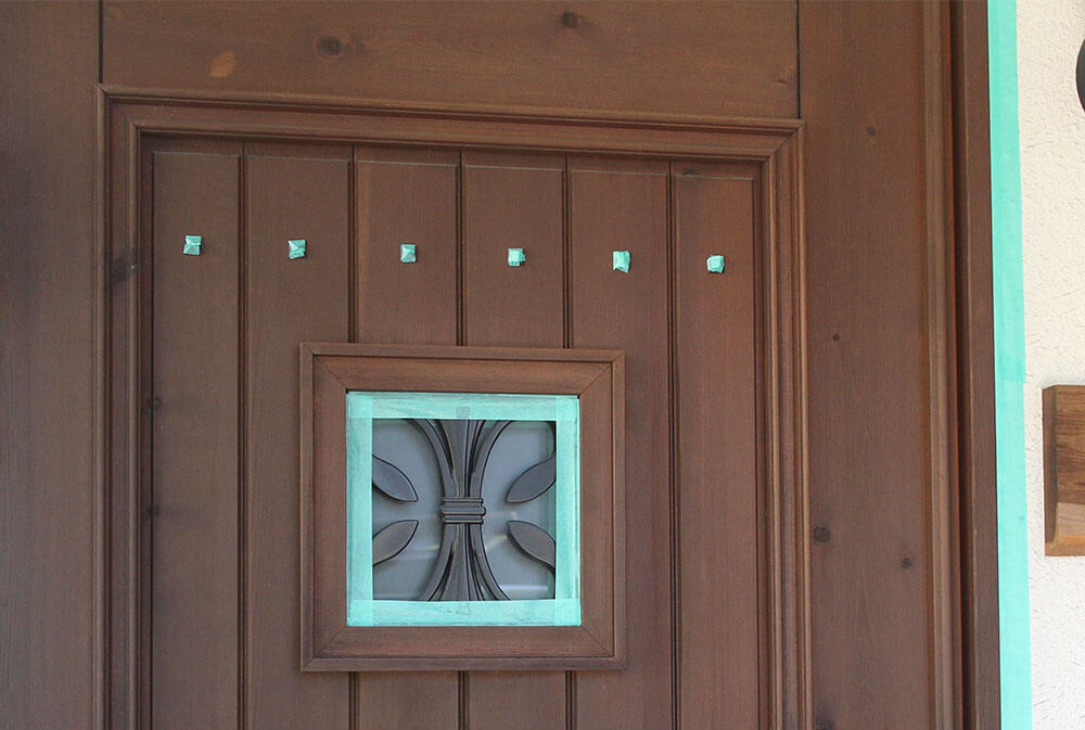 木のツヤがある部分-木製玄関ドアの状態チェック